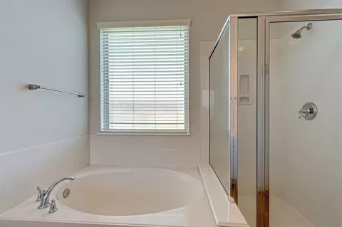 Bath - 79 W Lasting Spring Cir, Spring, TX 77389 photo 2 of 8