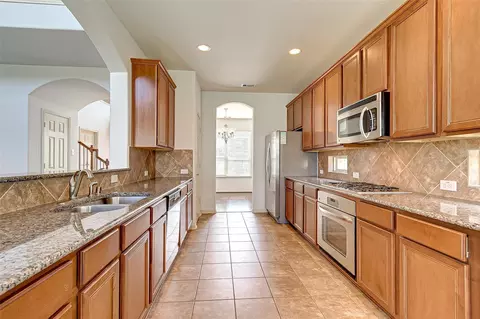 Kitchen - 79 W Lasting Spring Cir, Spring, TX 77389 photo 2 of 7