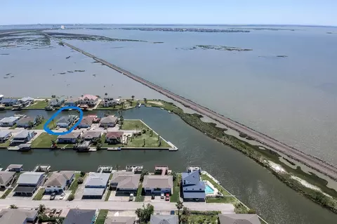 1255 Sailfish St, Bayou Vista, TX 77563