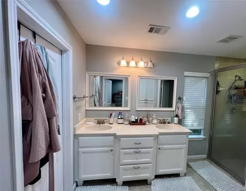 Bath - 13901 Hydra Ct, Willis, TX 77318 photo 1 of 6
