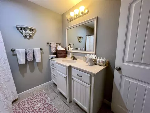 Bath - 13901 Hydra Ct, Willis, TX 77318 photo 5 of 6