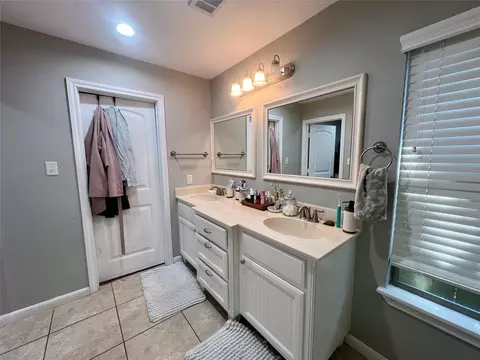 Bath - 13901 Hydra Ct, Willis, TX 77318 photo 2 of 6
