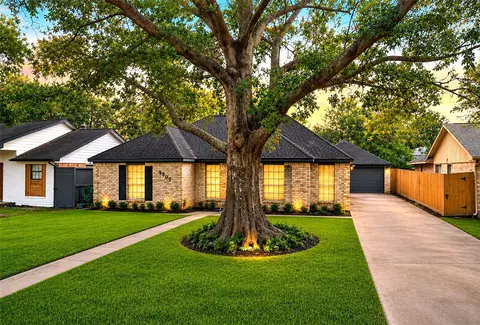 9907 Greencreek Dr, Houston, TX 77070