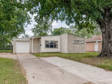 6730 Lodge St, Houston, TX 77092