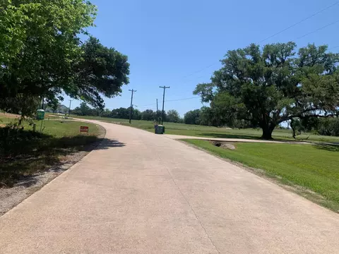 1031 Mill Rd, Angleton, TX 77515 photo 4