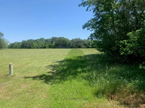 1031 Mill Rd, Angleton, TX 77515 photo 2