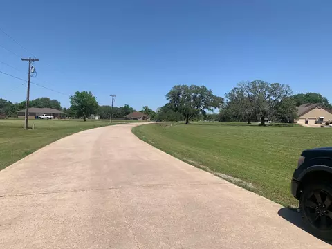 1031 Mill Rd, Angleton, TX 77515 photo 3