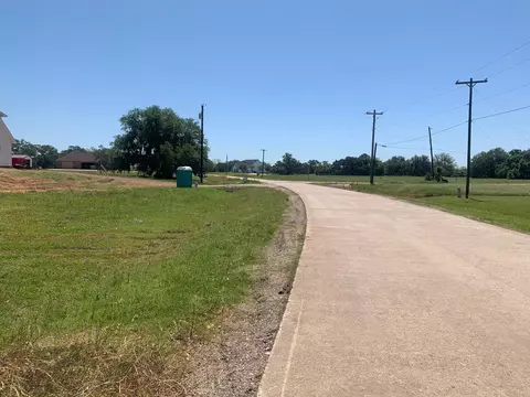 1031 Mill Rd, Angleton, TX 77515 photo 5