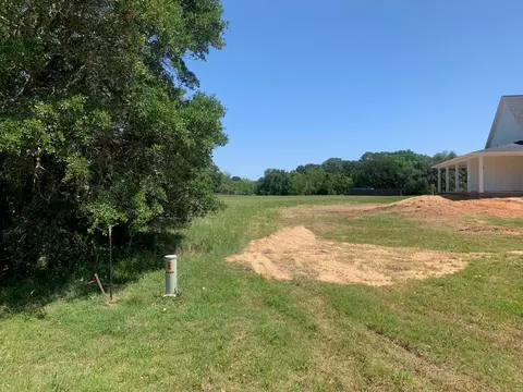1031 Mill Rd, Angleton, TX 77515