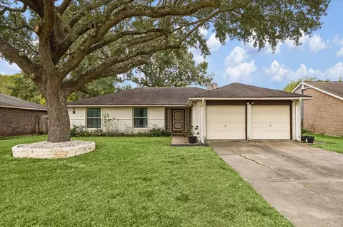 307 Brandywyne Dr, Friendswood, TX 77546
