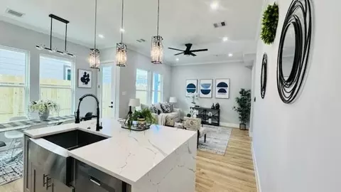 6840 Del Rio St, Houston, TX 77021