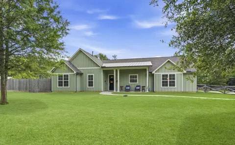 9937 Chestnut Ct, Montgomery, TX 77316