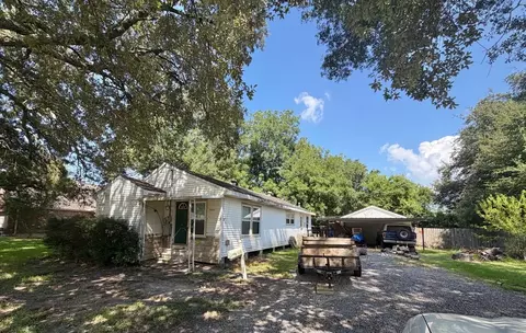 2038 6th St, Port Neches, TX 77651