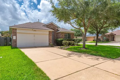 6704 Hidden Colony Ln, Dickinson, TX 77539