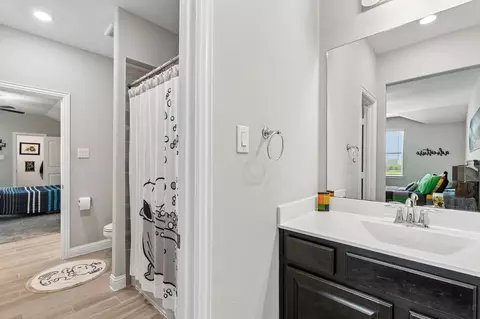 Bath - 7515 Windsong Bend Rd, Spring, TX 77379 photo 4 of 4