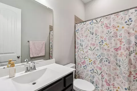 Bath - 7515 Windsong Bend Rd, Spring, TX 77379 photo 3 of 4
