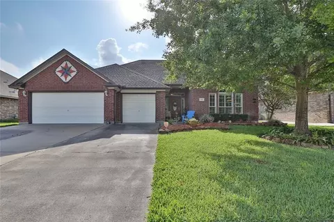 112 Majestic Oak Cir, Lake Jackson, TX 77566