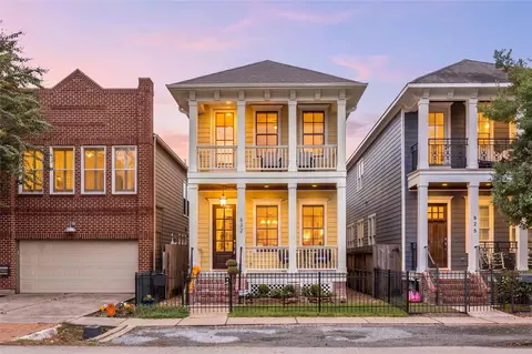 832 Nicholson St, Houston, TX 77007