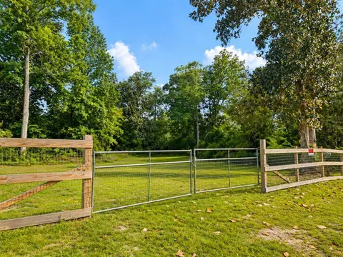505 E George Jones Rd, Livingston, TX 77351