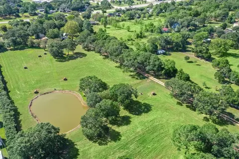 305 Hill St, Sealy, TX 77474