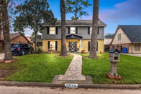5434 Sheraton Oaks Dr, Houston, TX 77091