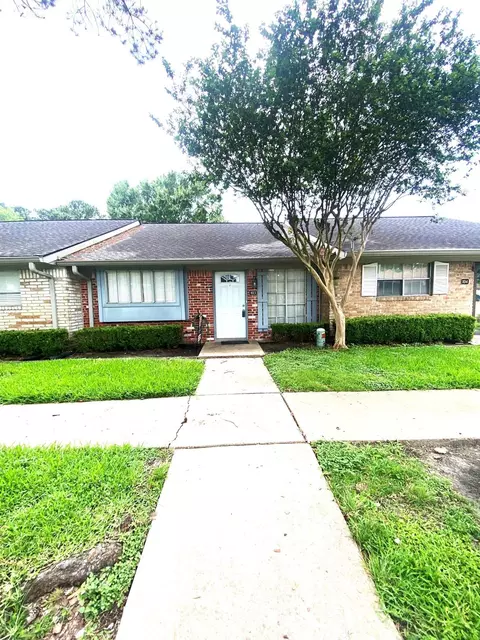 1102 W Tri Oaks Ln #103, Houston, TX 77043