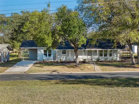 911 Eilers St, Schulenburg, TX 78956
