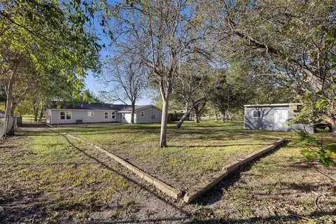 Exterior - 911 Eilers St, Schulenburg, TX 78956 photo 6 of 6
