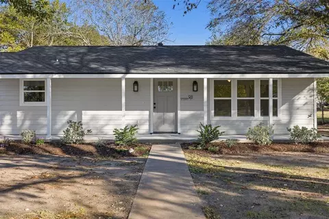 Exterior - 911 Eilers St, Schulenburg, TX 78956 photo 2 of 6