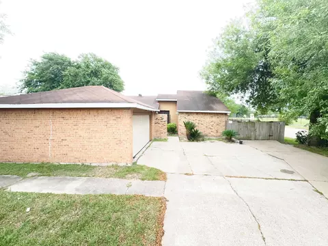 8702 Parkway Forest Dr, Houston, TX 77044