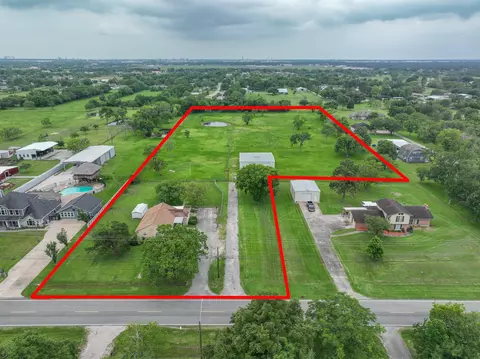 10922 N P St, La Porte, TX 77571