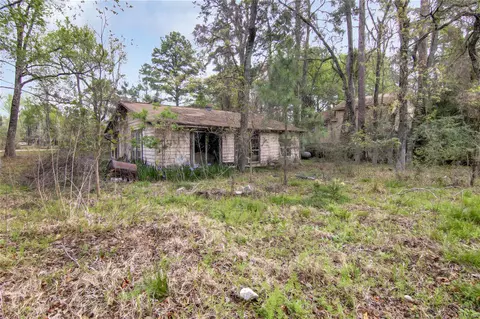 Exterior - 18207 Lark Ln, Conroe, TX 77384 photo 2 of 6