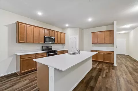 Kitchen - 4050 Timber Sapp Dr, Conroe, TX 77304 photo 4 of 4