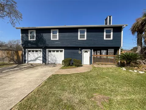 502 Oakdale St, Shoreacres, TX 77571