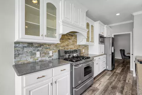 Kitchen - 12394 Pebble View Dr, Conroe, TX 77304 photo 2 of 4