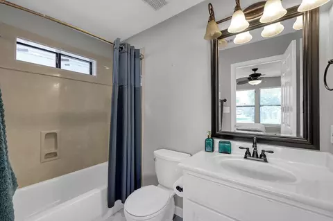 Bath - 12394 Pebble View Dr, Conroe, TX 77304 photo 3 of 5