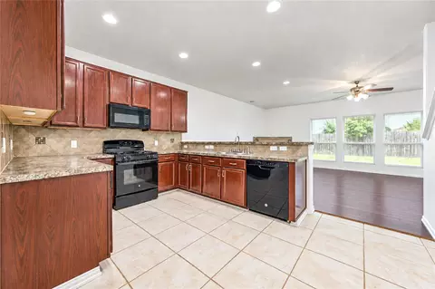 Kitchen - 1930 Red Cedar Trl, Rosenberg, TX 77471 photo 4 of 4