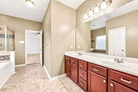 Bath - 1930 Red Cedar Trl, Rosenberg, TX 77471 photo 4 of 5