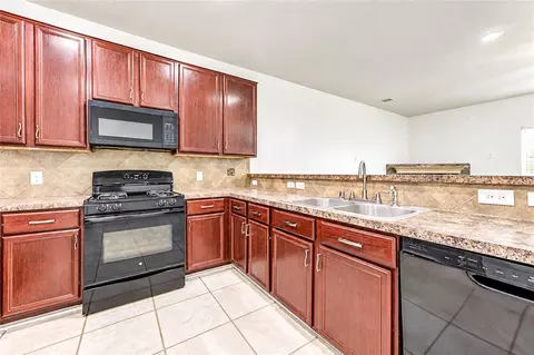 Kitchen - 1930 Red Cedar Trl, Rosenberg, TX 77471 photo 2 of 4