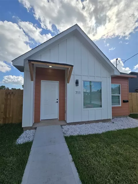 711 Rosedale St, La Marque, TX 77568