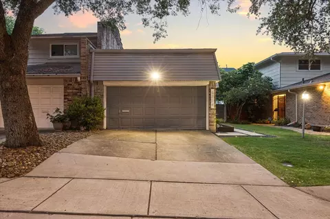 5714 Innsbruck St, Bellaire, TX 77401
