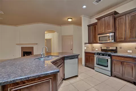 Kitchen - 10 Tallgrass Way, Spring, TX 77389 photo 2 of 2
