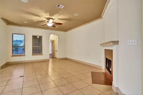 Living - 10 Tallgrass Way, Spring, TX 77389 photo 2 of 5