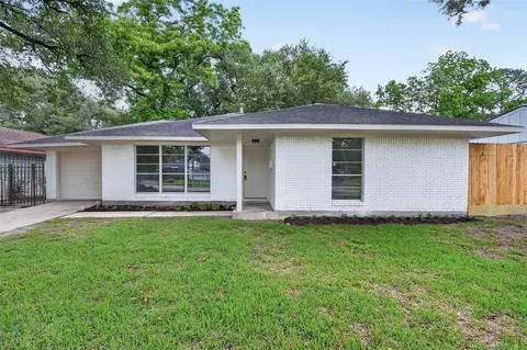 4106 Woodshire St, Houston, TX 77025