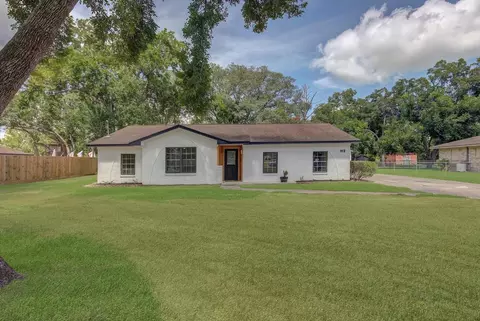 112 Walnut St, Angleton, TX 77515 photo 1