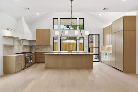 959 Althea Dr, Houston, TX 77018