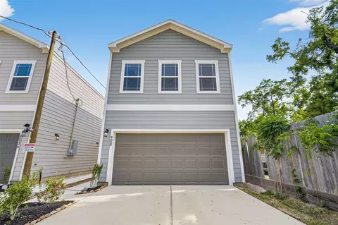 9020 Madera Rd, Houston, TX 77078