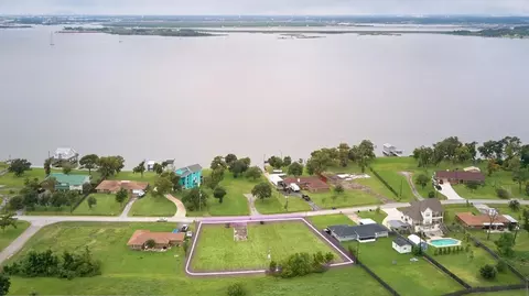 523 S Burnett Dr, Baytown, TX 77520