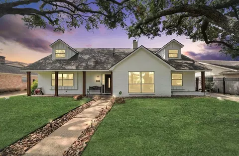 7631 Burning Hills Dr, Houston, TX 77071