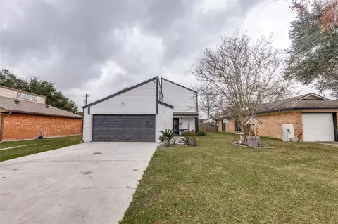 605 S Remington Dr, Angleton, TX 77515